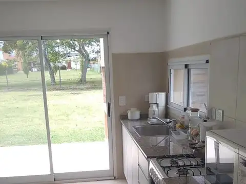 Casa 4 ambientes con 3 baños