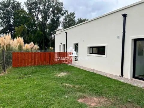 Casa en venta de 5 ambientes y pileta. Barrio San Pablo. Derqui 100