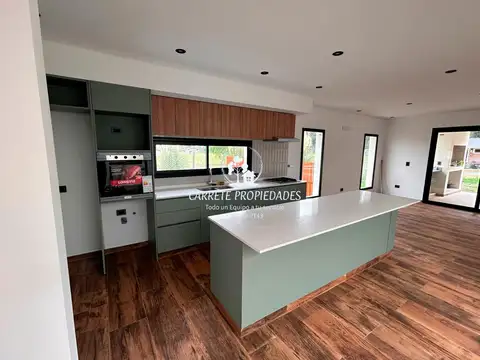 Casa en Venta con 5 cocheras