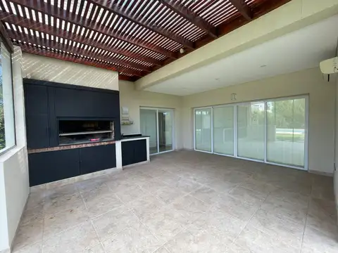 Venta Casa 5 Ambientes en Country Santa Rita