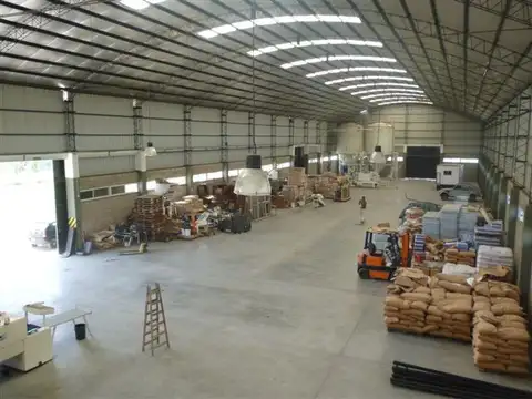 Galpon en Alquiler 77  mts Fondo