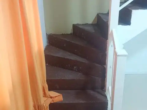 Casa tres ambientes, muy cómoda.