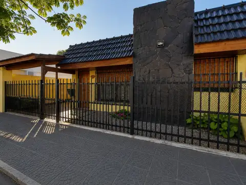 OPORTUNIDAD VENTA CASA 3 AMBIENTES EN MORON