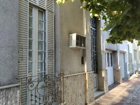VENTA CASA 4 HABITACIONES, BARRIO CATEDRAL