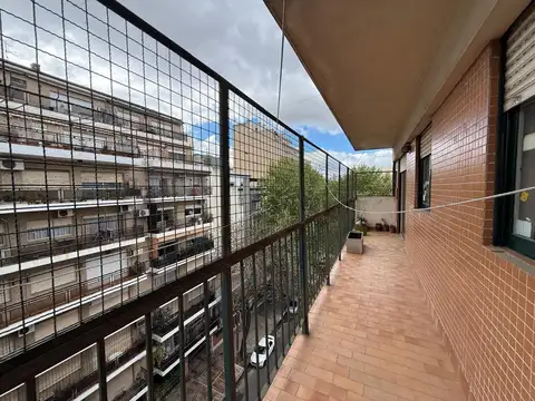Departamento 5 ambientes con 2 baños
