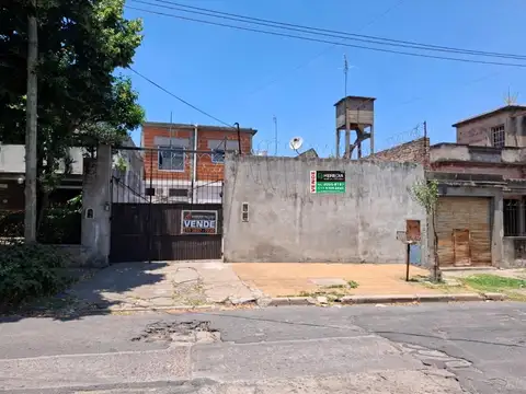 CASA PARA 2 FAMILIAS, EN LOTE 10 X 37