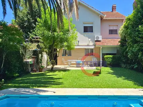 VENTA CHALET 5 AMBIENTES CON PILETA, JARDÍN Y COCHERA EN MARTÍNEZ