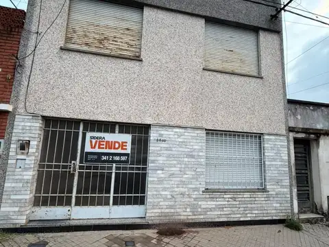 CASA EN VENTA - 2 DORMITORIOS - Barrio Industrial