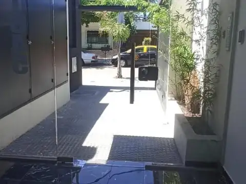 COCHERA DESCUBIERTA EN EDIFICIO