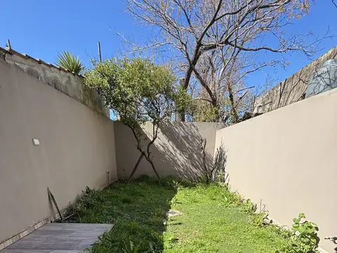 EXCELENTE DÚPLEX 3 AMBIENTES CON FONDO Y COCHERA - SAN MIGUEL