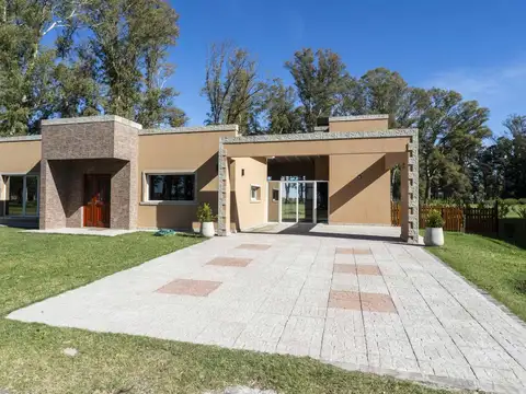 Casa en Venta con 3 cocheras