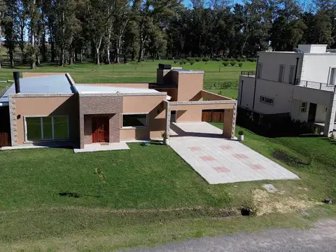Casa en Venta en Los Tres Pinos, USD 245.000