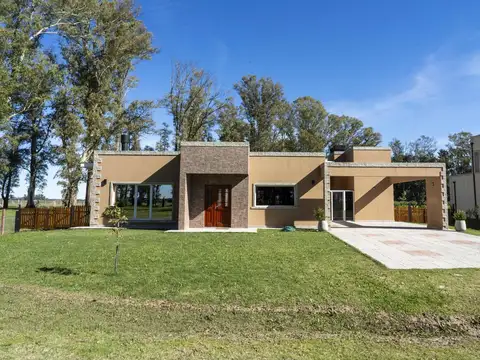 Casa en Venta con 3 cocheras