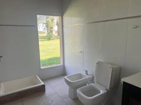 Casa 4 ambientes con 2 baños