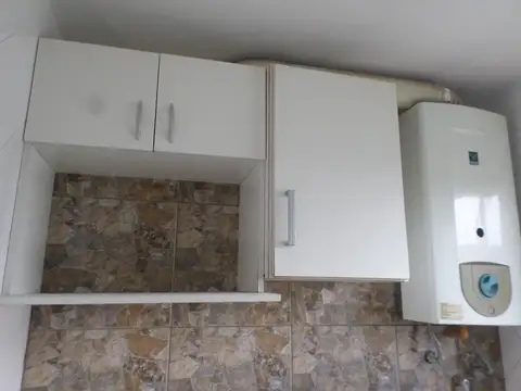 OPORTUNIDAD    Departamento muy luminoso en 2do piso por escalera