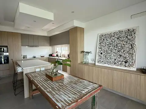 Casa 6 ambientes con 3 baños