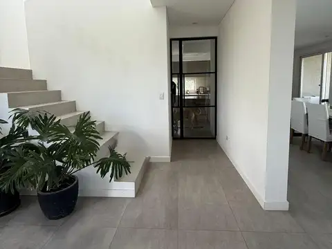 Casa en Venta en El Cantón - Barrio Golf, USD 410.000