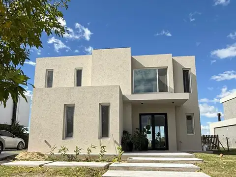 Casa en Barrio El canton Golf
