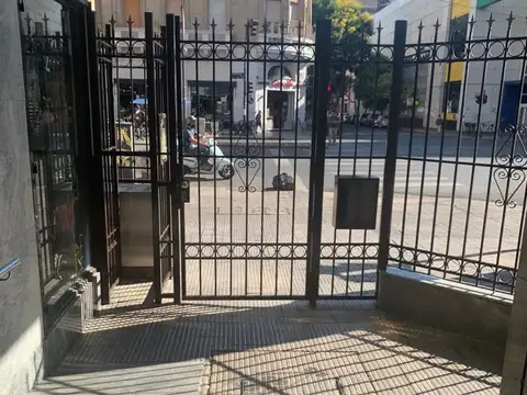 Alquiler Av. Pellegrini y Mitre