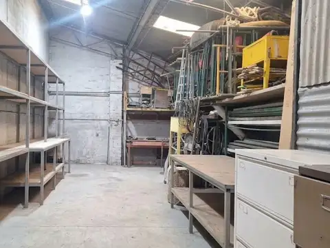 ALQUILER GALPÓN 136M2 c/OFICINA MONTE CASTRO