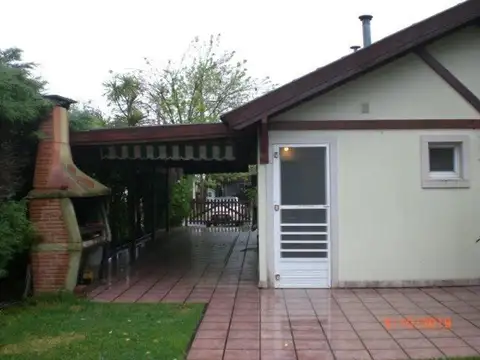 Casa en Alquiler con 4 cocheras