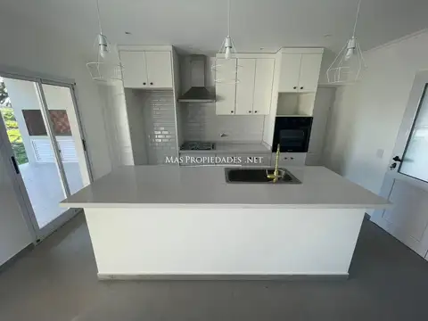 Casa 5 ambientes con 3 baños