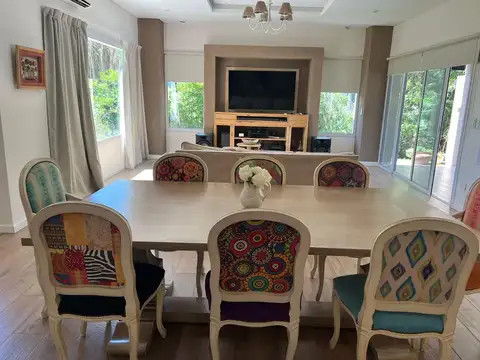 Casa 5 ambientes con 2 baños