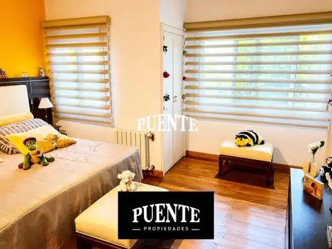 Casa sobre 2 lotes en Saint Thomas, Canning