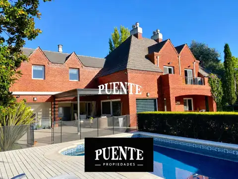 Casa sobre 2 lotes en Saint Thomas, Canning