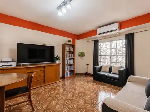 Casa Multifamiliar con local · En Venta · 7 Departamentos · Garaje ·  Terraza grande · Villa Lu...