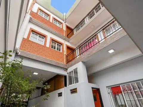 Casa Multifamiliar con local · En Venta · 7 Departamentos · Garaje ·  Terraza grande · Villa Lu...