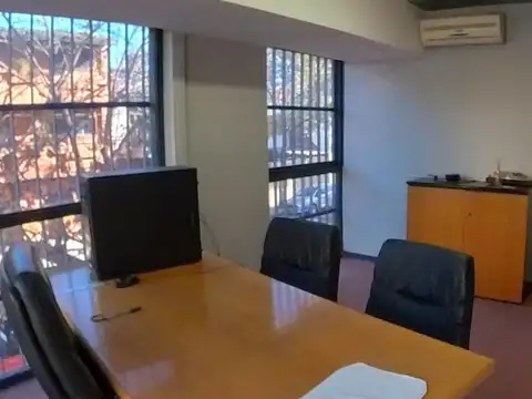 Excelente Oficina De 260 M2 En 2 Plantas.