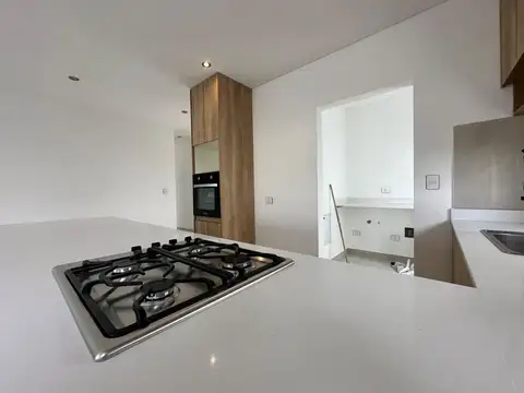 Casa 4 ambientes con 3 baños
