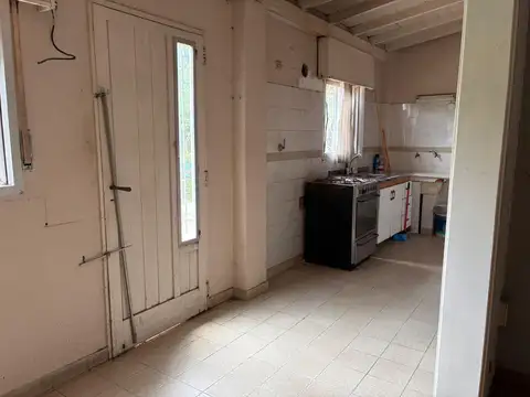 Casa 4 ambientes con 1 baño