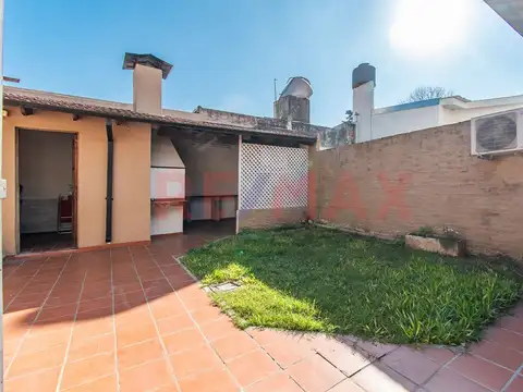 Casa 5 ambientes con 1 baño
