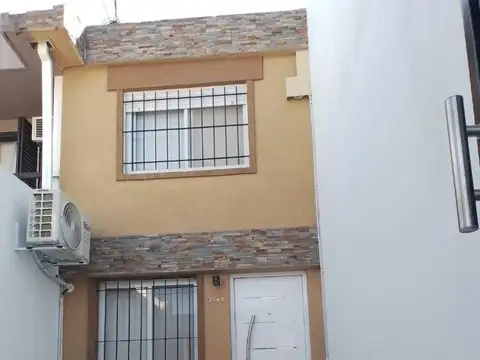VENTA VIVIENDA UNIFAMILIAR DE DOS PLANTAS EN ZONA SUR