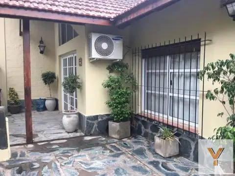 Casa en venta - 2 dormitorios 1 baño - Cochera - 220 mts2 - Coronel Brandsen