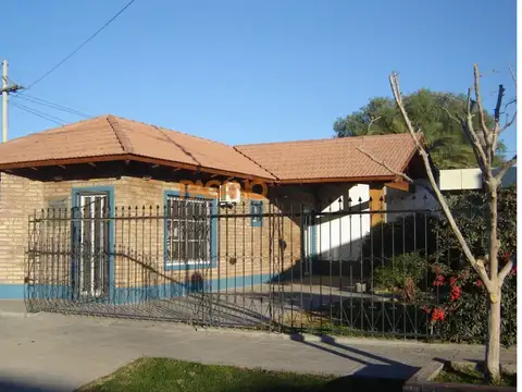 Casa en Venta en Villa Regina, USD 170.000