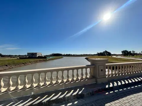 Pride Canning con vista al lago y cerca del Club House