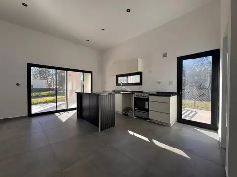 Casa en Venta en Pilar del Este - San Ramon, USD 163.000
