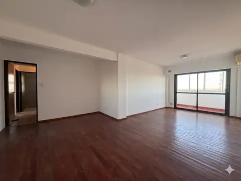 VENTA - Departamento de 3 Dormitorios con Balcón y Cochera.