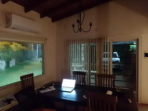 Casa 4 ambientes con 2 baños