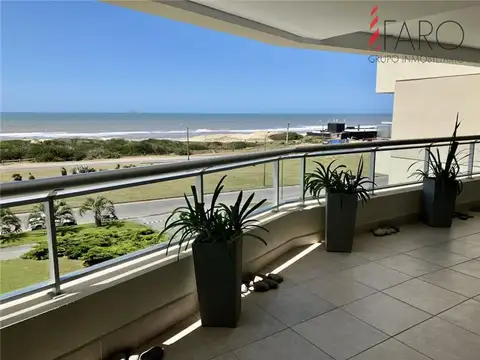 Apartamento en Brava 3 dormitorios y dependencia con terraza y cochera doble