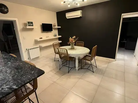 Casa 6 ambientes con 4 baños