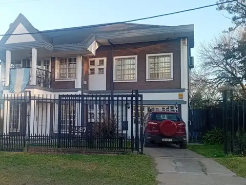 Casa de estilo, 2 dormitorios pileta Gualeguaychú