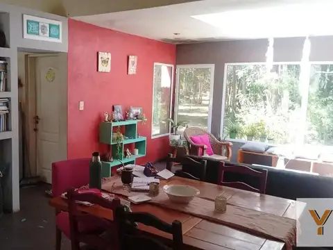 Casa 4 ambientes con 2 baños