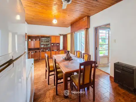 VENTA - Casa de tres dormitorios, patio con parrillero y cochera. Ntra Sra de la Guardia, Rosario.