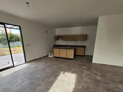 Casa en Venta con 3 cocheras