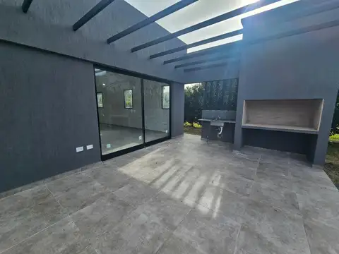 Casa 4 ambientes con 3 baños