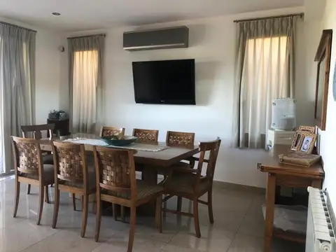 Casa 5 ambientes con 3 baños